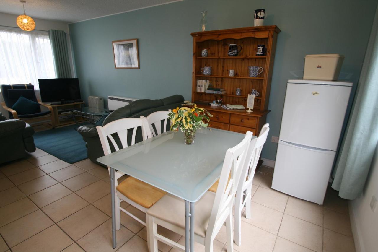 פמברוק Freshwater Bay Holiday Cottages מראה חיצוני תמונה