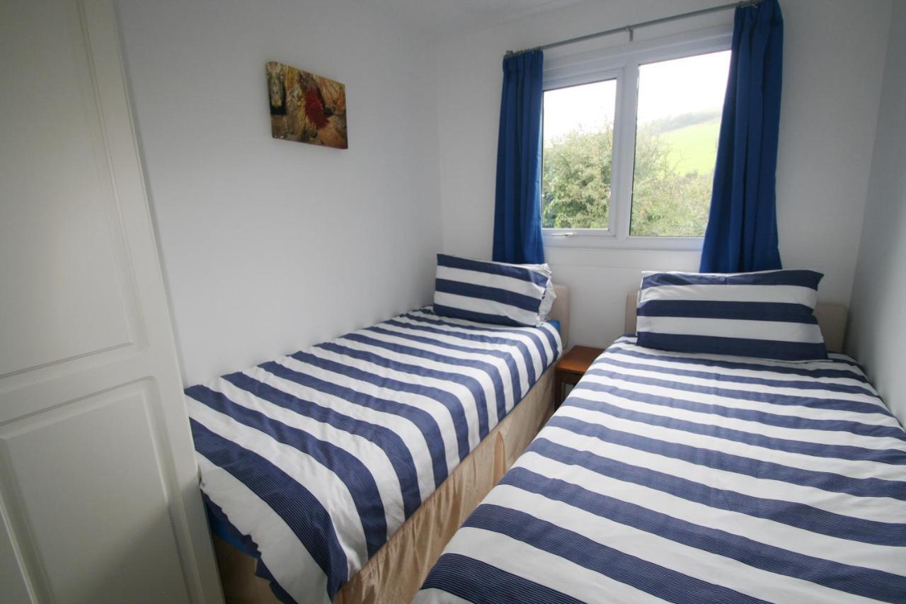 פמברוק Freshwater Bay Holiday Cottages מראה חיצוני תמונה