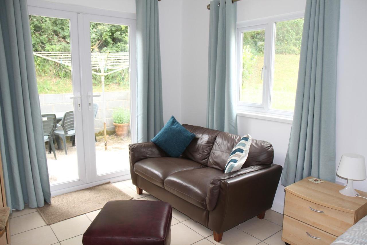 פמברוק Freshwater Bay Holiday Cottages מראה חיצוני תמונה