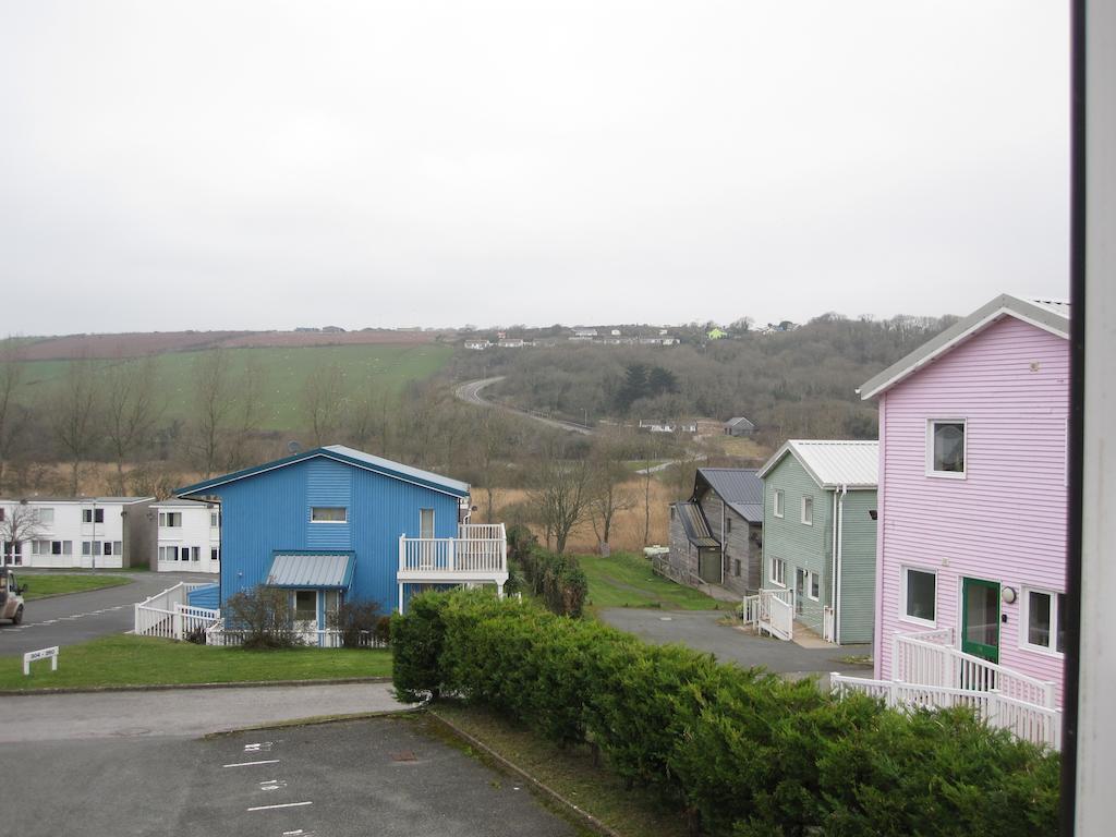 פמברוק Freshwater Bay Holiday Cottages מראה חיצוני תמונה