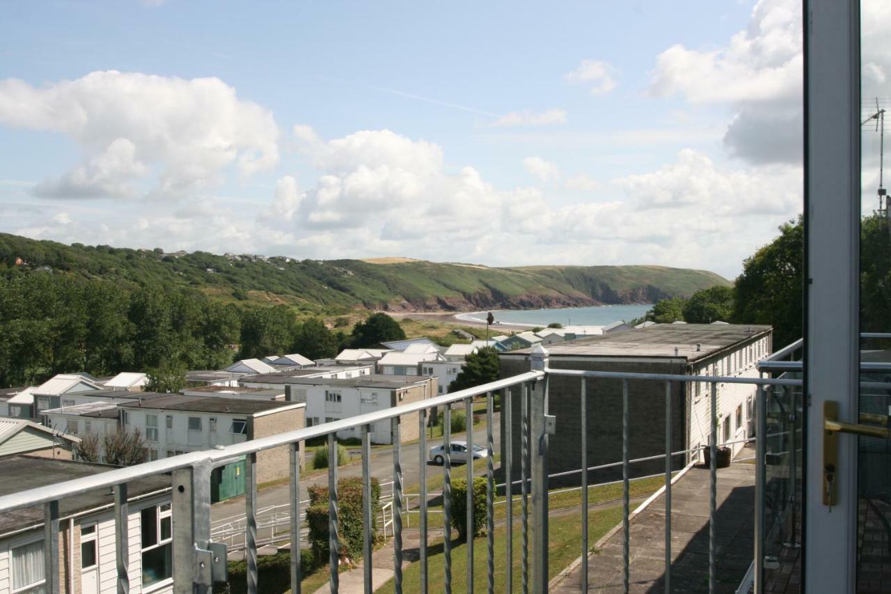 פמברוק Freshwater Bay Holiday Cottages מראה חיצוני תמונה