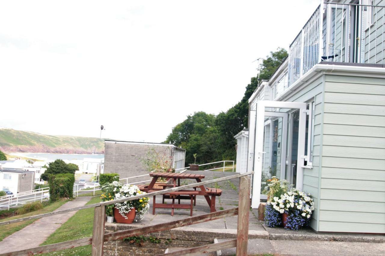 פמברוק Freshwater Bay Holiday Cottages מראה חיצוני תמונה